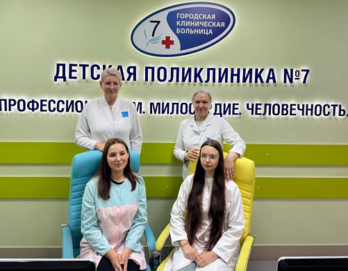 Сотрудники 7-й горбольницы приобщают детей и внуков к своему великому делу